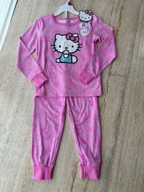 NEW 🆕 Hello Kitty Pink Girls' Pajama Set size 4/5 years with tags